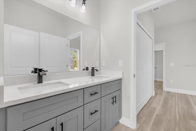 Building Photo - 452 Marion Oaks Dr