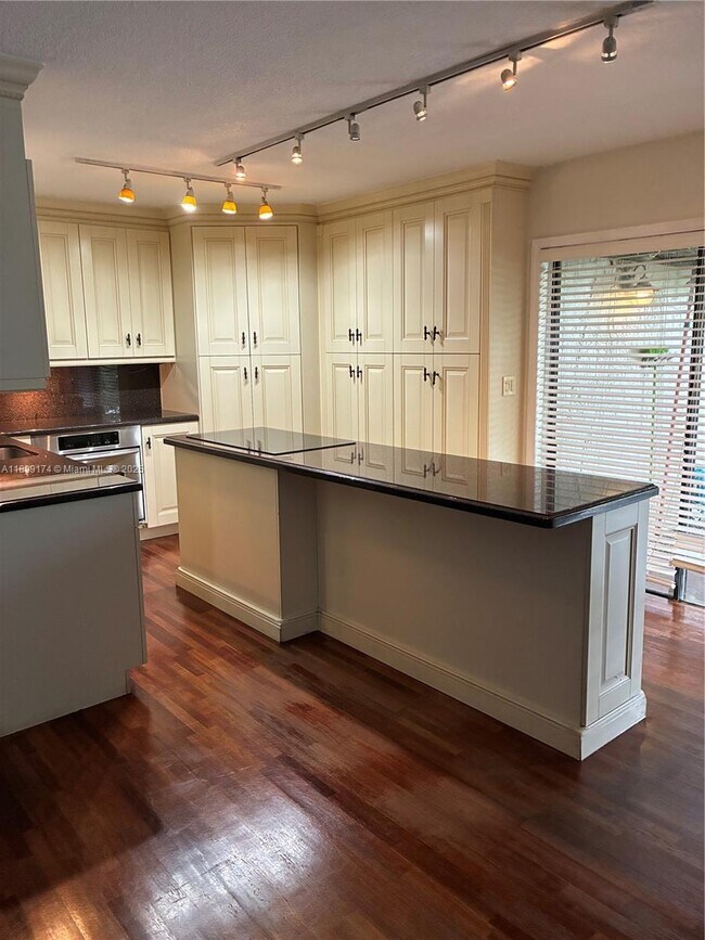 Building Photo - 10010 NW 9th St Cir