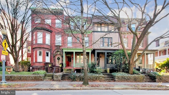 Building Photo - 1756 Park Rd NW