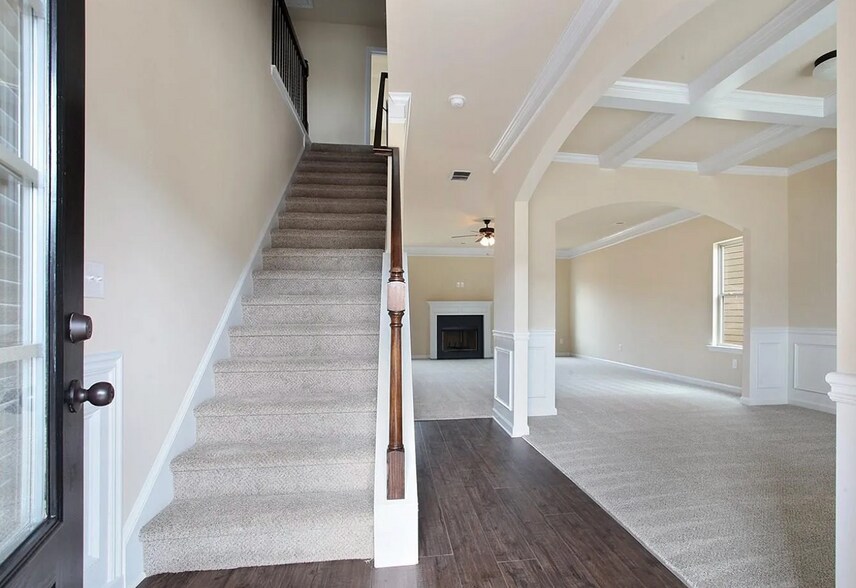 Building Photo - 133 Babbling Brook Dr