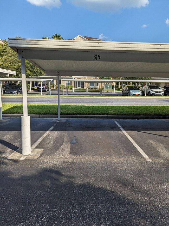 Building Photo - "Beautiful Move-In Ready 3/2 Condo near Town Center & UNF - Don't Miss This Opportunity!"