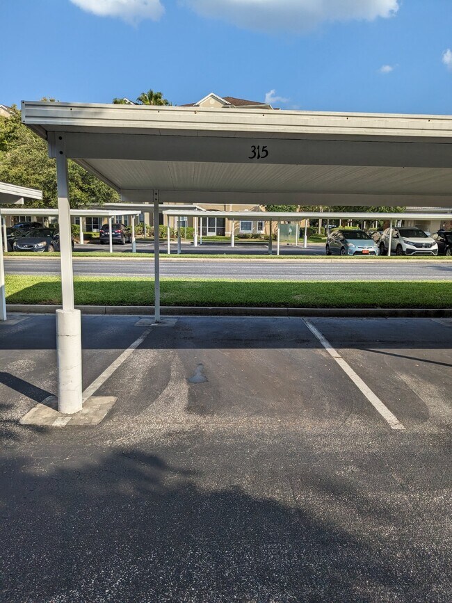 Building Photo - Beautiful Move-In Ready 3/2 Condo near Town Center & UNF