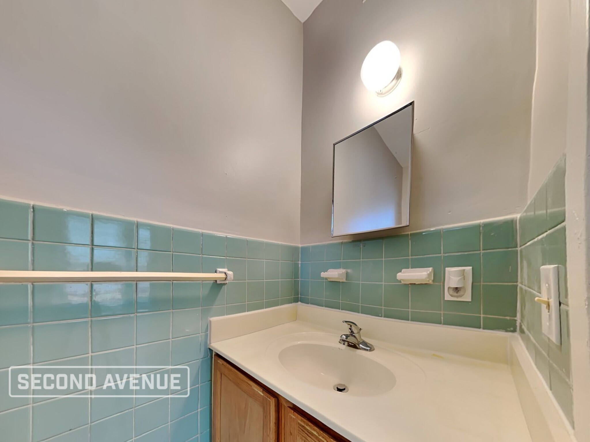 Building Photo - 3815 Rendale Dr N