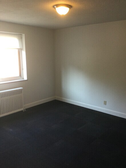 Building Photo - 5237 Fifth Ave