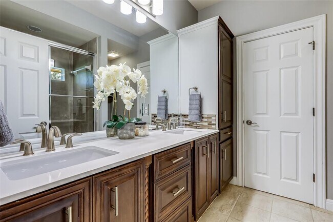 Building Photo - 5605 Creek Meadows Cove