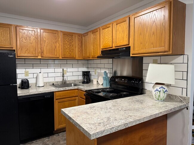 Primary Photo - 1001 White Oak Rd