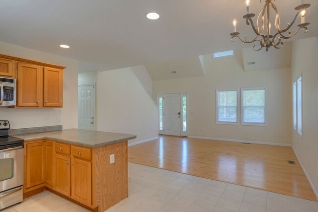 Building Photo - Charming 3-Bedroom Home with Coastal Count...