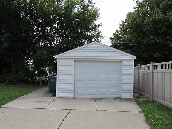 Garage - 3345 Linden St
