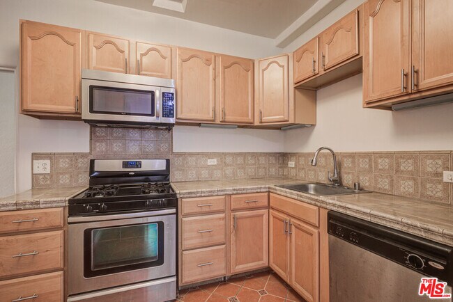 Building Photo - 4427 Finley Ave