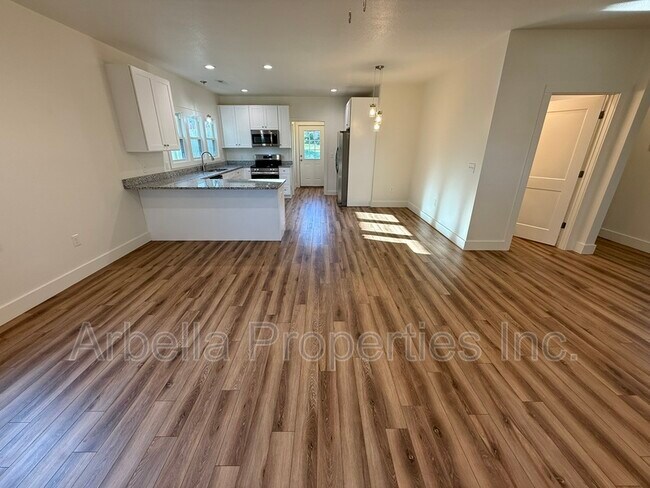 Building Photo - 829 Hamilton St