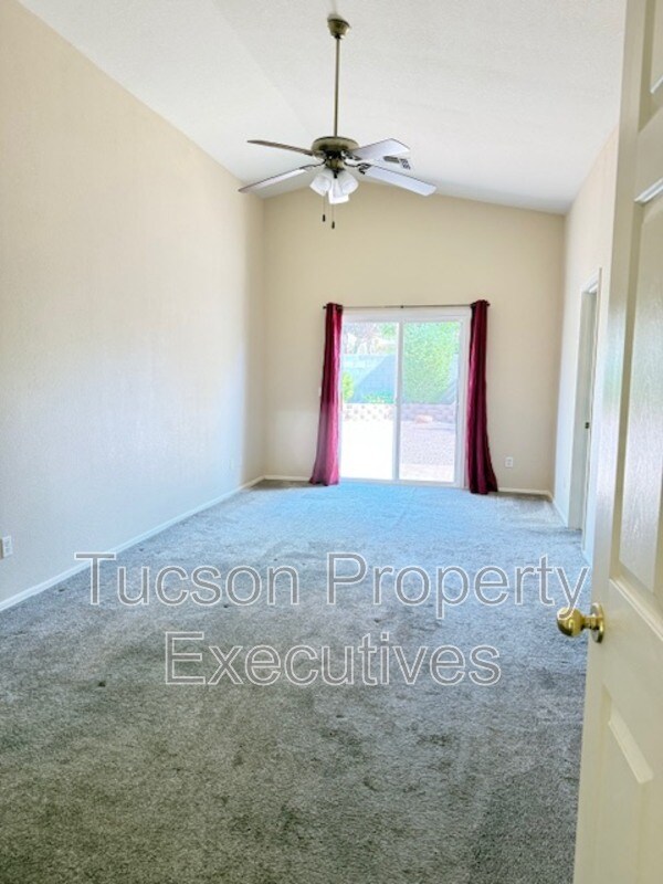 Building Photo - 13256 N Hammerstone Ln