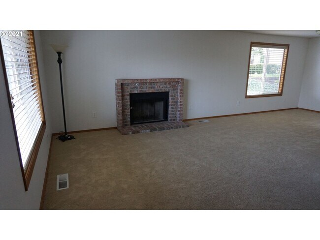 Building Photo - Charming 3-Bedroom Home with Covered Patio...