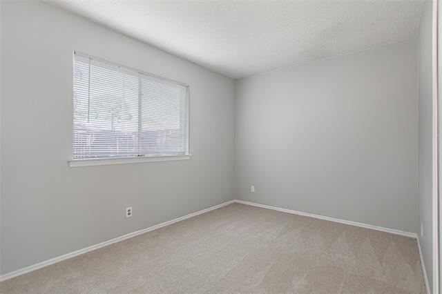 Building Photo - 2121 Travis Dr