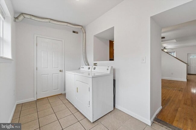 Building Photo - 3452 Sunnyside Ave