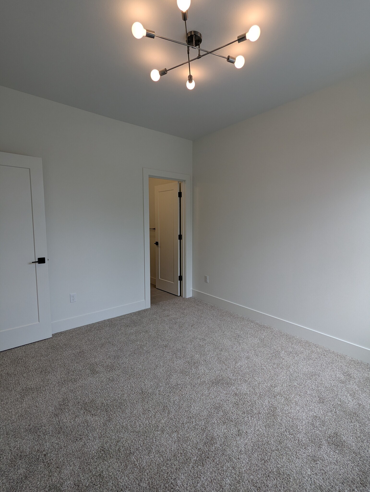 Building Photo - 5041 SE King Rd