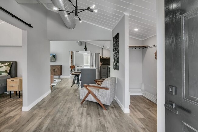 Building Photo - Private ADU available in Burien (garages n...