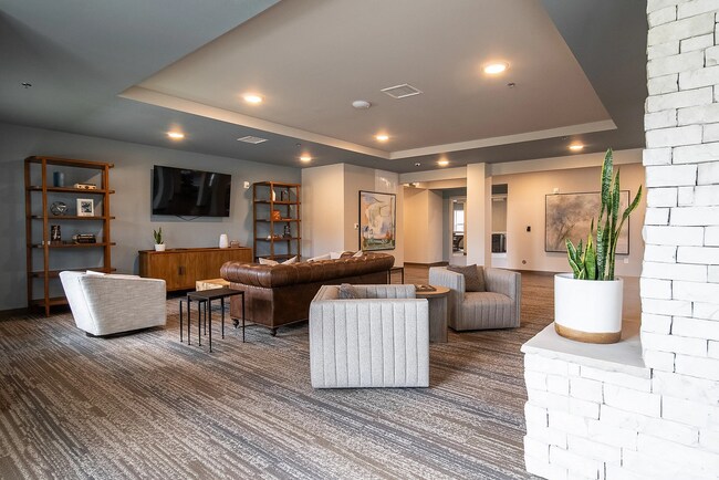 Building Photo - 2023 N Broadmoor Ave