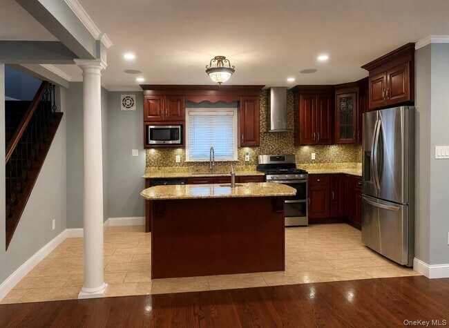 Building Photo - 302 Oakford St