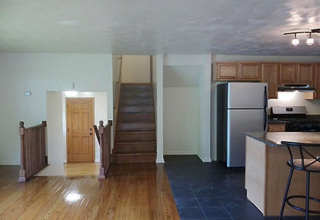 Building Photo - AVAILABLE 7/1/26 - Beautiful 5 Bedroom Sin...