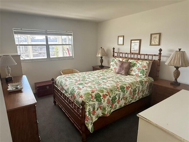 Building Photo - 205 Andover Pl N