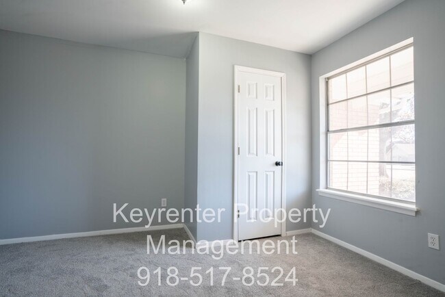 Building Photo - 4 Bedroom Home Available For Immediate Move In!!