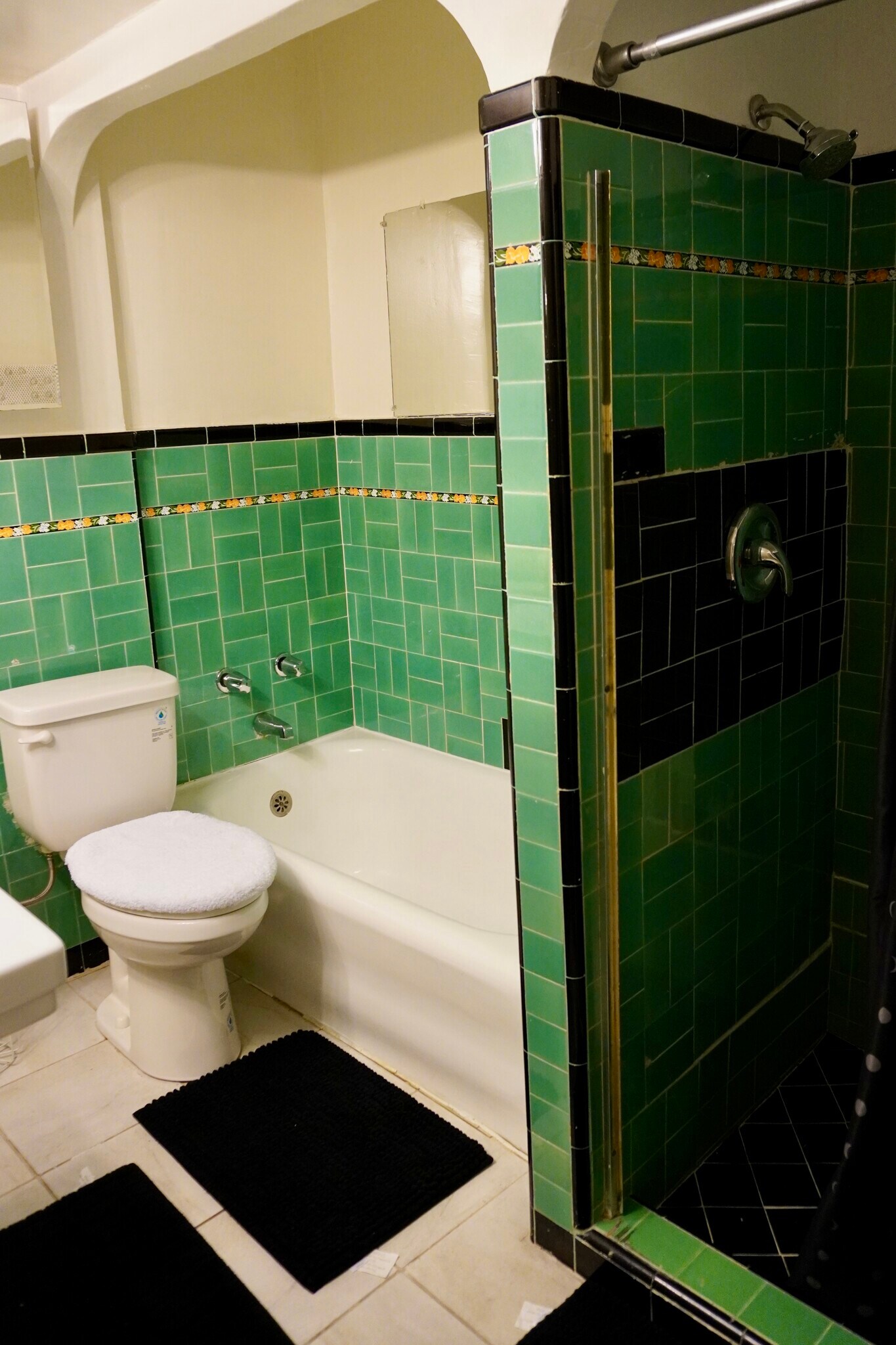 Building Photo - 1220 S Woods Ave