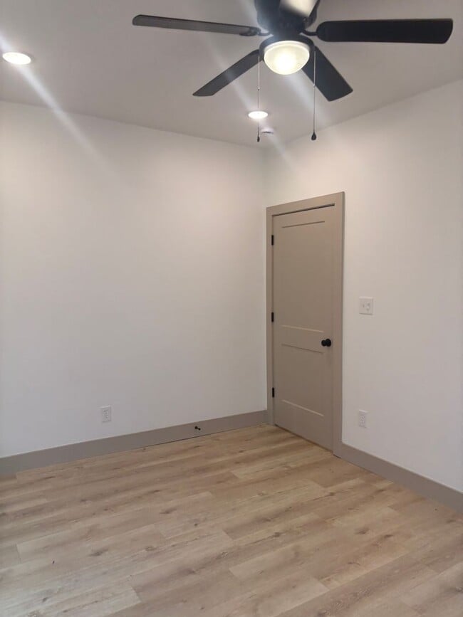 Building Photo - 308 W Worley St