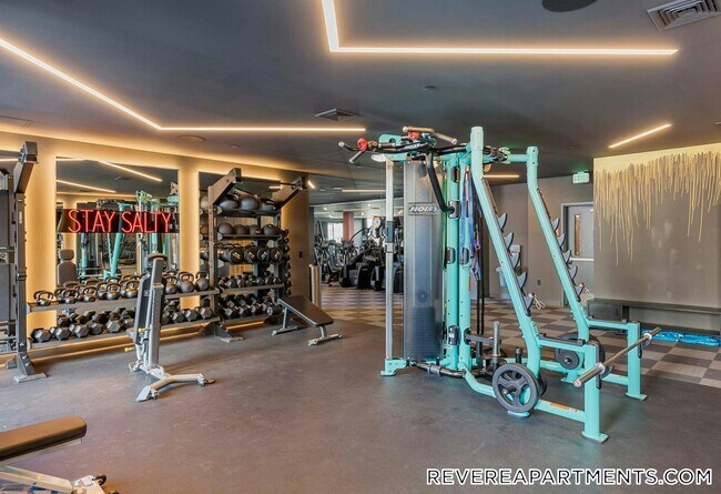 Building Photo - 328 Bank St