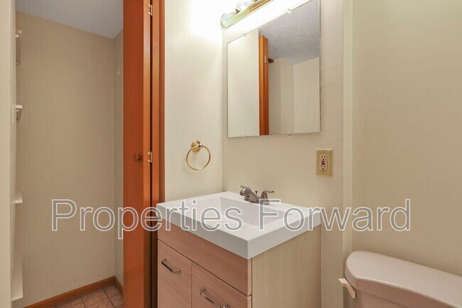 Building Photo - 2246 Shirlene Dr
