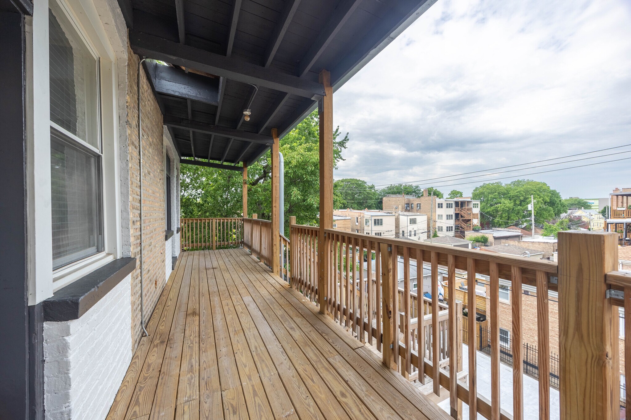 Building Photo - 5452 N Paulina St