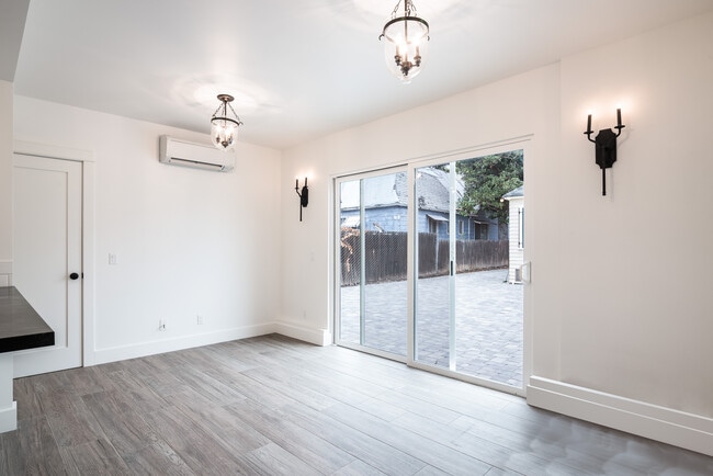 Building Photo - 1233 N Gower St