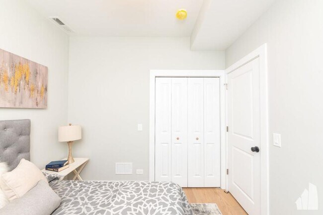 Building Photo - 1 bedroom in Chicago IL 60618