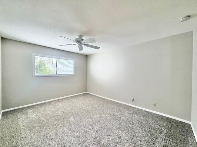 Building Photo - AVAILABLE NOW!! 3 Bedroom 2 Bathroom Condo in Palm Springs!