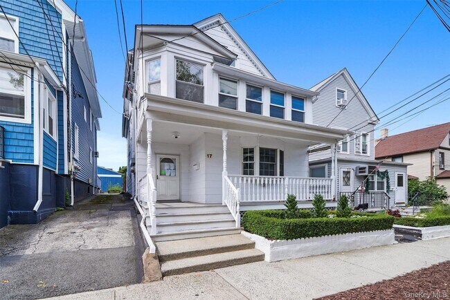 Building Photo - 17 Lawrence Ave