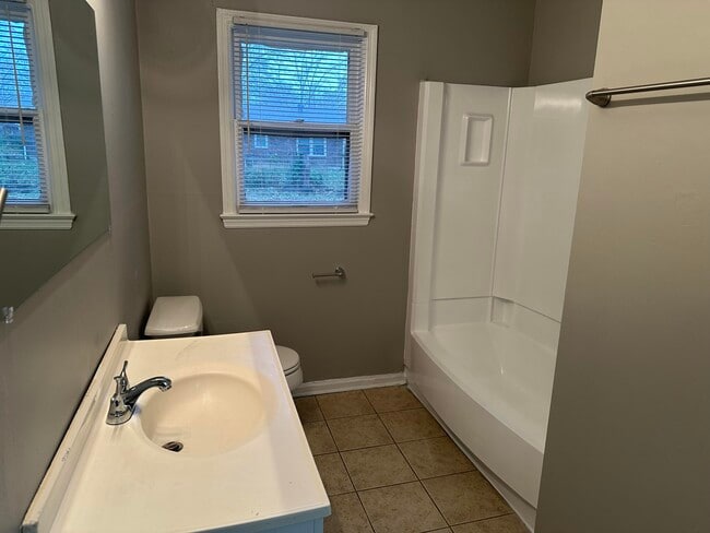 Building Photo - 3309 Kenesaw Dr