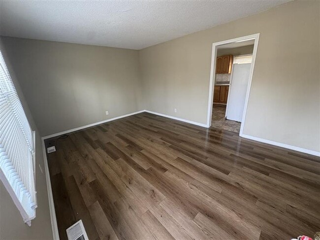 Building Photo - 3 Bed/1.5 Bath Single-Level Home - Reynolda Rd Area!