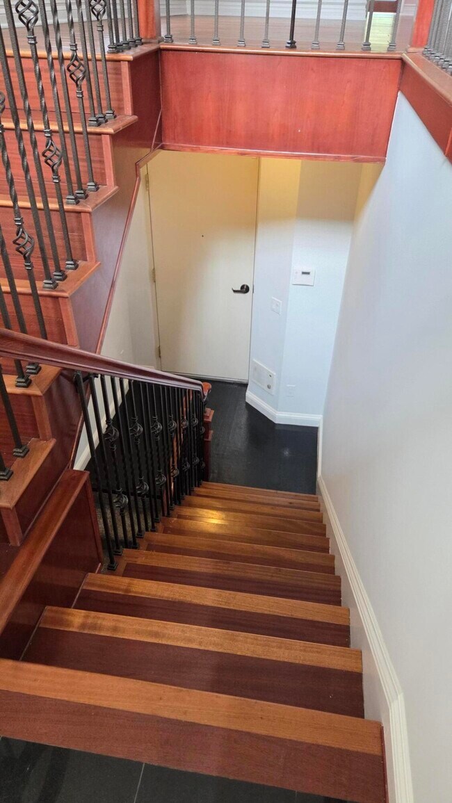 Building Photo - 934 W Huron St