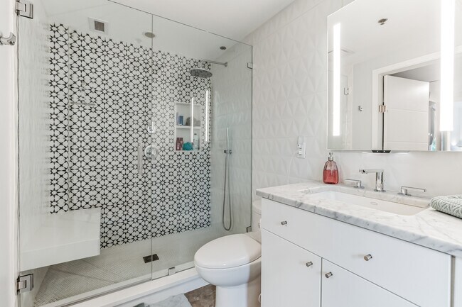 Building Photo - 1115 S Alamo St