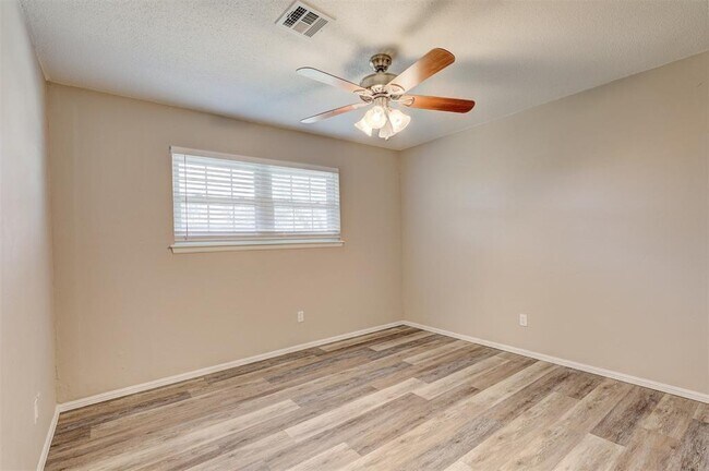 Building Photo - 206 Del Mar Dr