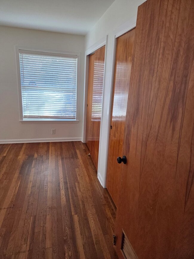 Building Photo - Travis Heights