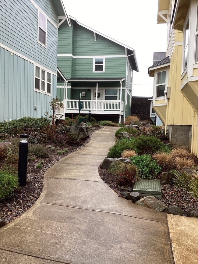 Building Photo - 648 NW Coast St