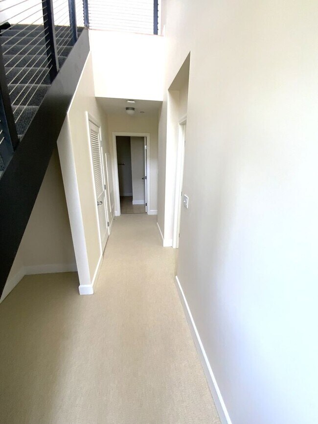 Building Photo - Modern Luxury Meets Prime Downtown Palo Al...