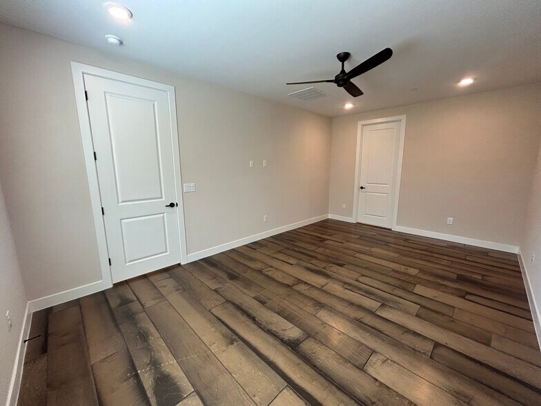 Building Photo - 2121 W Sonoran Desert Dr
