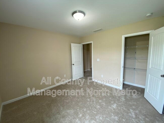 Building Photo - 1640 Putnam Pl