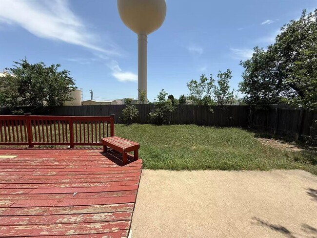 Building Photo - 17825 Madden Dr