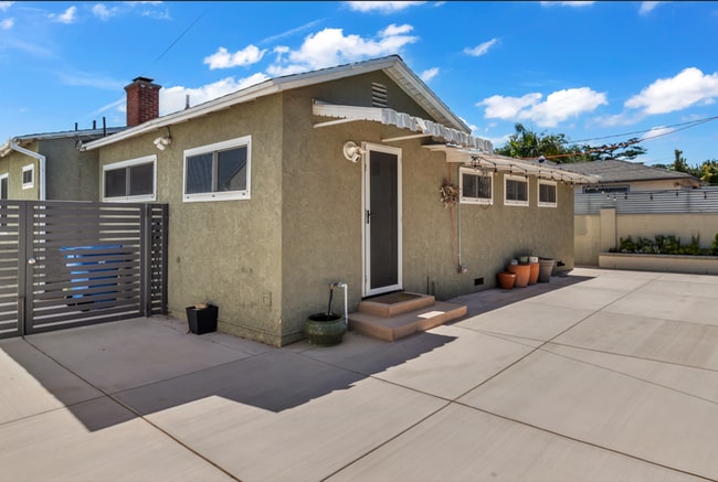 Building Photo - 6415 W 87th St