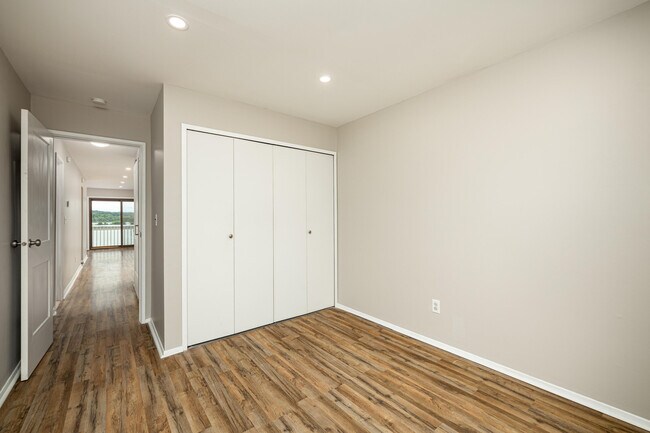 Building Photo - 893 Cliffs Dr