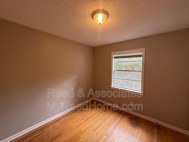 Building Photo - 4210 Kerwin Dr