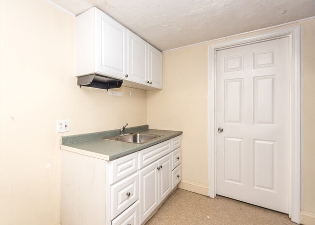 Building Photo - 56 Rosewood Dr