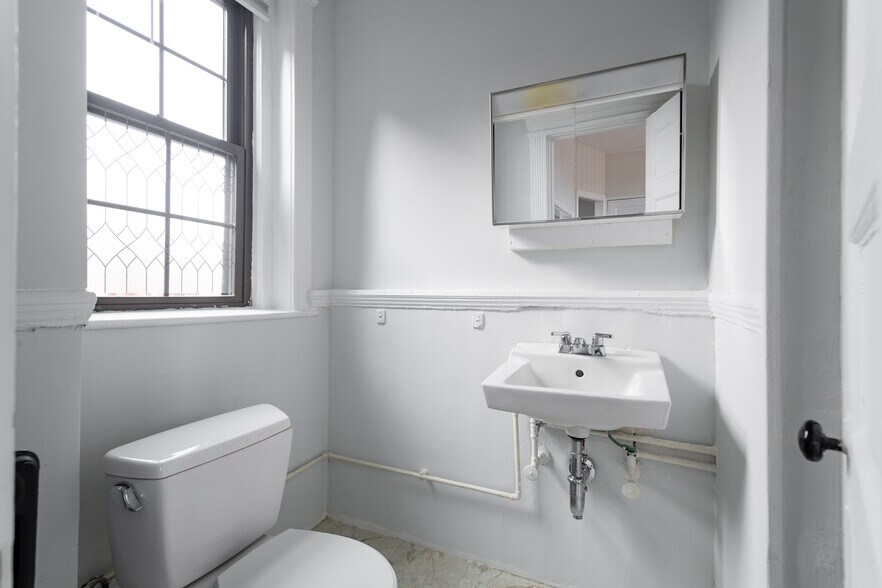 Building Photo - 85 Myrtle St